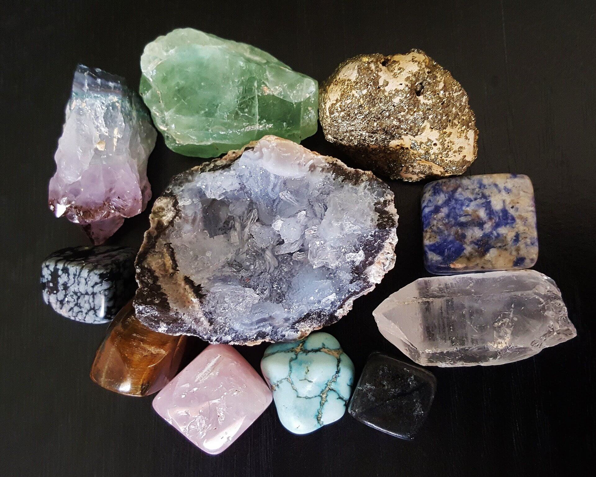 鉱物　鉱石　宝石　原石　16個セット